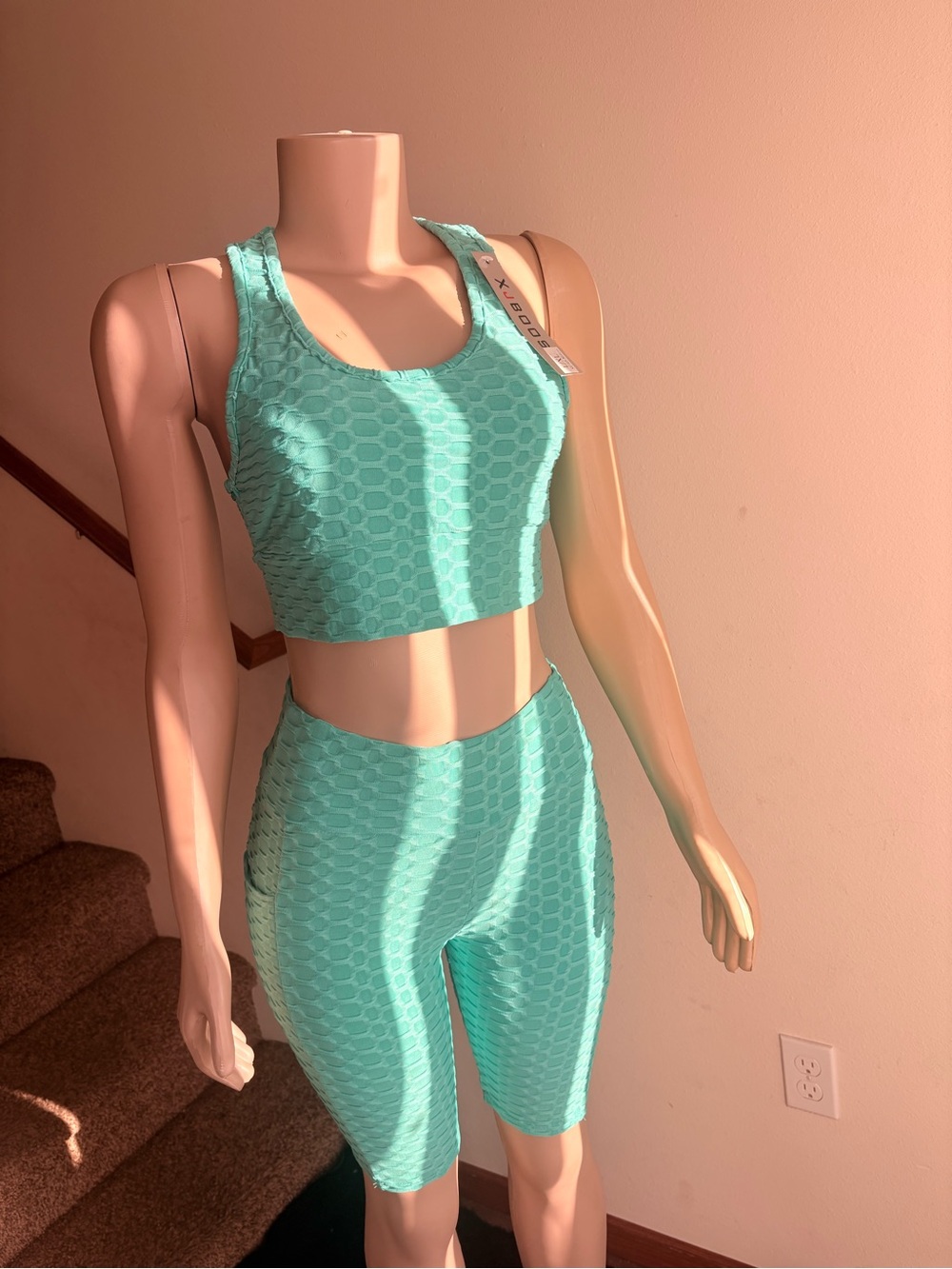 Womenโs Mint Textured Active Crop Tank and Biker Short Set - 2-Piece